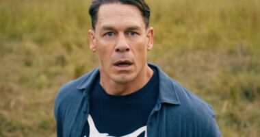 20 DC Easter Eggs, Superman Cameos & Comic References