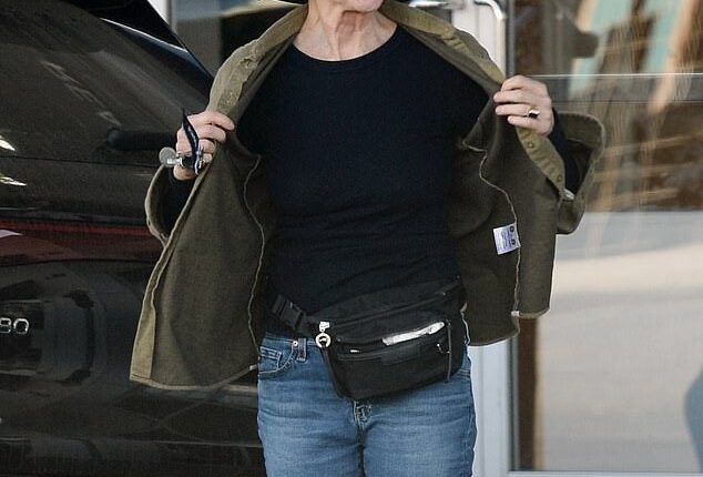 One of the most recognizable faces of the ¿90s and 2000s gave fans a treat with a rare sighting in Los Angeles on Monday