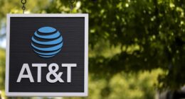 AT&T’s stock trades at a notable premium to Verizon’s. Should you still buy?