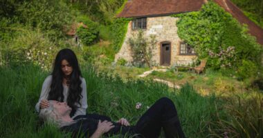 Anya Chalotra On Liam Hemsworth's Geralt Recast