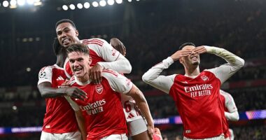 Arsenal saw off a disintegrating Atletico Madrid in style as they ran out the 4-0 winners