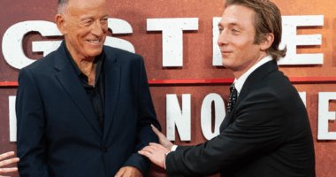 Backlash over Jeremy Allen White’s lovefest with Bruce Springsteen in ‘Deliver Me from Nowhere’ | Viral Press Tours (Video)
