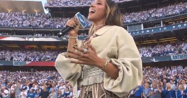 Baseball fans swooned over the beauty of World Series Game 4 anthem singer Tinashe