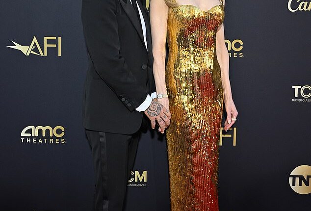 Nicole Kidman would 'get back with Keith Urban in a heartbeat' - even after filing for divorce, citing irreconcilable differences - according to a source close to the actress