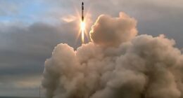Can’t invest in SpaceX? Investors can buy this stock instead.