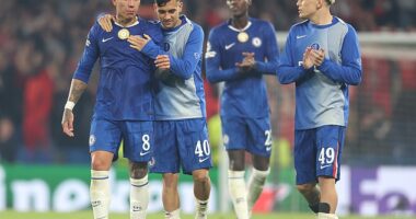 Enzo Fernandez, left has withdrawn from Argentina's squad due to a right knee problem