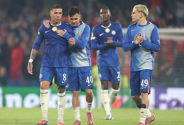 Enzo Fernandez, left has withdrawn from Argentina's squad due to a right knee problem