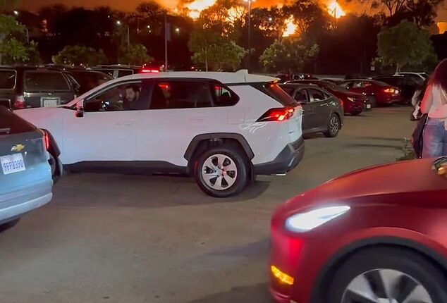 A huge fire has broken out at the Chevron refinery in the El Segundo neighborhood in Los Angeles, according to police