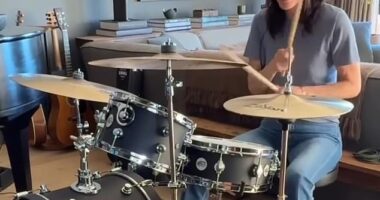 Courteney Cox hasn't been drumming long, but she certainly impressed her combined 20.8M social media following with her skills performing along to Nirvana's 1991 classic, Smells Like Teen Spirit, in a video she shared Tuesday