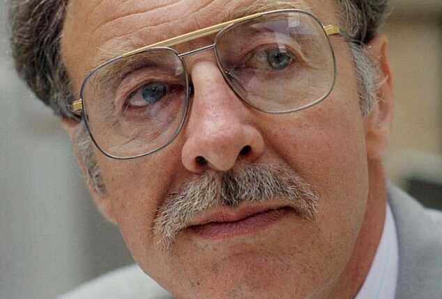 Former Daily Mail writer Shaun Usher, who later found success as a prolific writer of crime fiction, has died aged 88