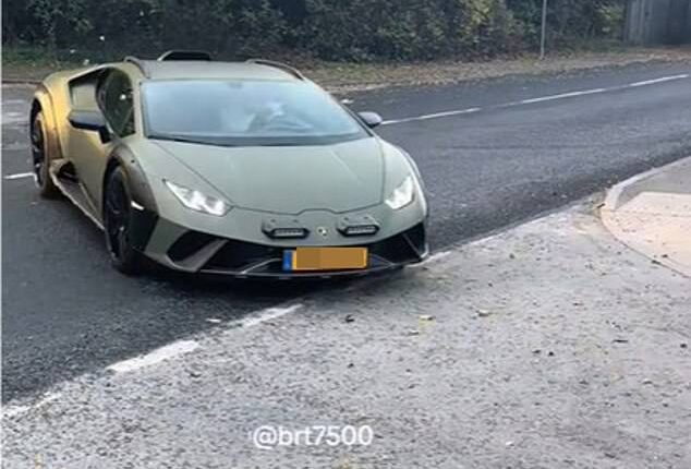 Erling Haaland fue visto saliendo del campo de entrenamiento del Manchester City en su nuevo Lamborghini Huracán Sterrato (arriba), valorado en 250.000 libras