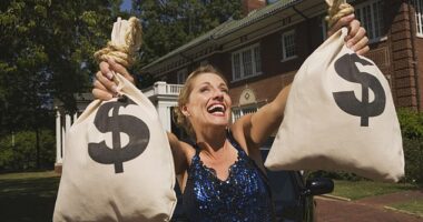 If you're dating in Florida or Nevada - beware. You might just be falling for someone who's more into your wallet than your heart