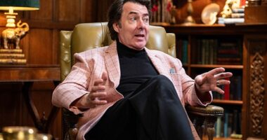 Jonathan Ross has admitted to finding it uncomortable to lie to his friends