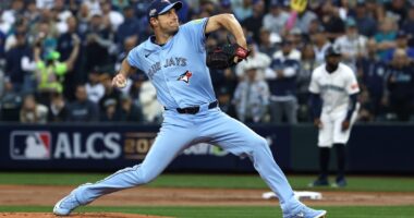 Celebrity Net Worth logo