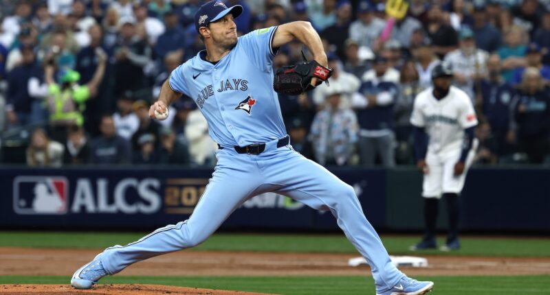 Celebrity Net Worth logo