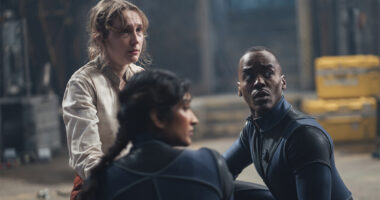 Rose Ayling-Ellis, Varada Sethu and Ncuti Gatwa in Doctor Who episode "The Well"