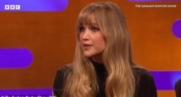 Jennifer Lawrence has revealed she revoltingly fed Robert Pattinson food from her trash can