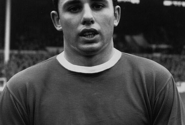 Former Man United midfielder Jimmy Nicholson has died at the age of 82