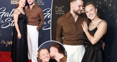 JoJo Siwa makes red carpet debut with boyfriend Chris Hughes