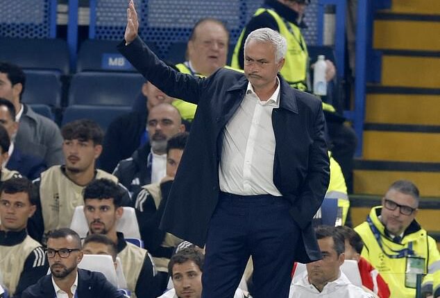 Jose Mourinho and his Benfica squad have reportedly been struck down by illness ahead of their clash against Porto on the weekend