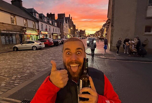 Justin Bieber appeared to give a bottle of Innis and Gunn his seal of approval, displaying a keen thumbs up which he paired with a cheesy grin