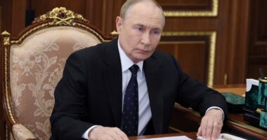 Kremlin denies Trump’s warning that Russian economy will ‘collapse’