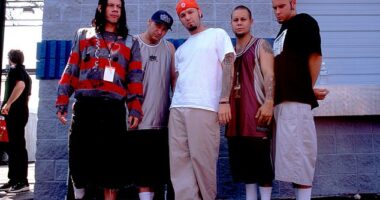 Limp Bizkit bassist Sam Rivers has passed away at the age of 48 on October 18 and received an emotional tribute from the iconic band; Rivers (far right) seen with band in 1997 in Chicago