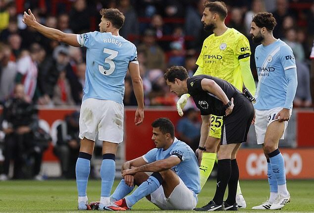 Rodri had to be subbed off early in the game and his team-mates looked concerned