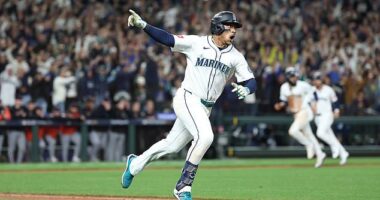 Jorge Polanco #7 of the Seattle Mariners celebrates after hitting the game-winning RBI single