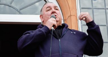 Goalkeeping legend Neville Southall backs the Welsh Independence movement