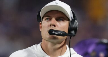 Pair of Vikings Pro Bowlers Ruled Out for Chargers Game