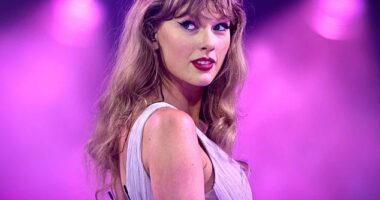 It seems that wearing bright red lipstick is more popular than ever ¿ thanks in part to pop queen Taylor Swift