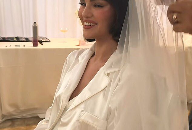 Some eagle-eyed fans caught Selena Gomez indulging in a common vice on her wedding day