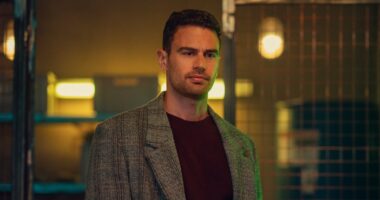 Theo James and Kaya Scodelario in The Gentlemen on Netflix