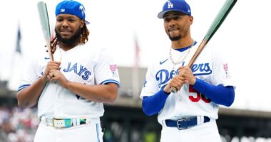 Celebrity Net Worth logo