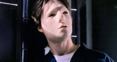 This Underrated 2001 Sci-Fi Only Makes Sense After You Watch It A THIRD Time