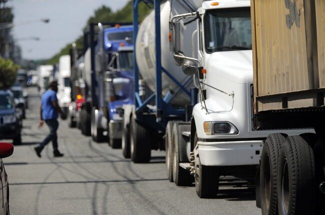Truck Drivers Sound Alarm About Shocking Number of Non-English Speaking Truckers – RedState