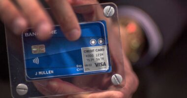 Uh-oh: Credit-card spending falls again. Consumers aren’t confident in the economy.