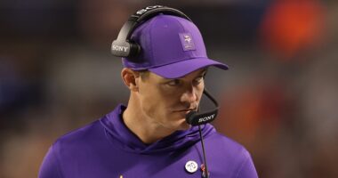 Vikings QB Decision Raises Eyebrows Ahead of Eagles Matchup