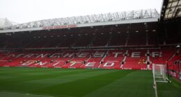 Why are Man United wearing black armbands against Sunderland?