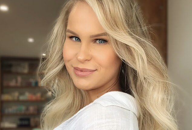 Maddie Walton (pictured) was 23 when she first bought a $690,000, three-bedroom house on the Gold Coast in 2021, but looking back she wishes she hadn't overborrowed and hadn't suffered from mortgage stress for two years