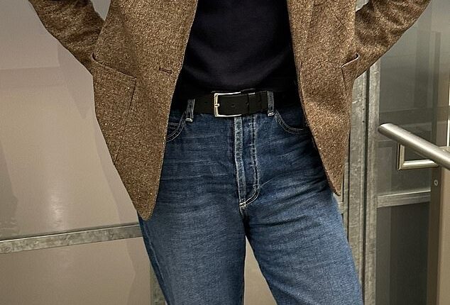 Dinah likes a good straight-leg jean, sometimes edging towards wide but nothing exaggerated