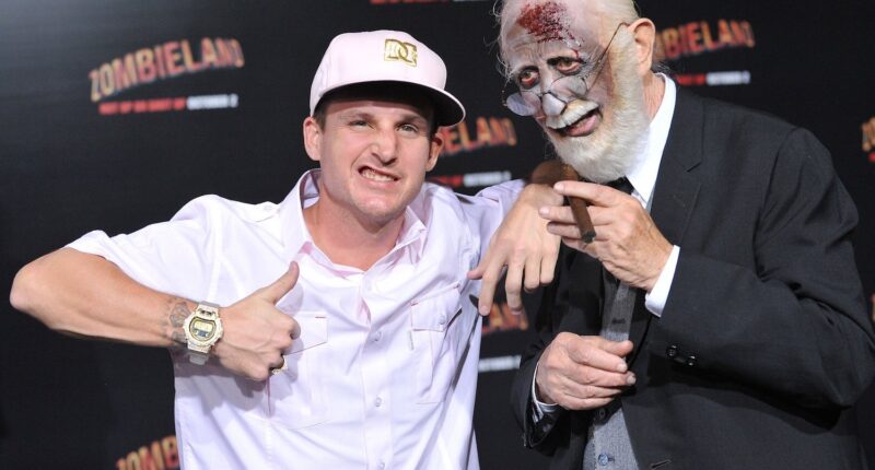 Celebrity Net Worth logo