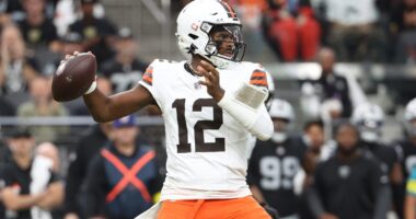 Analyst Compares Sanders to Surprising Former Browns QB