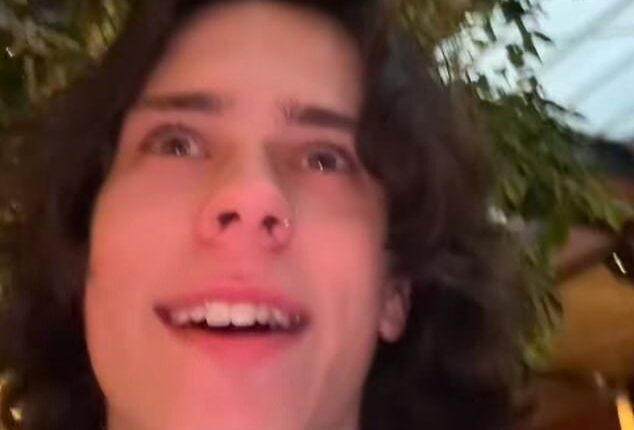 A Sydney pub has come under fire after a local man shared his shocking meal fail that has stunned thousands online over a humble slice of garlic bread