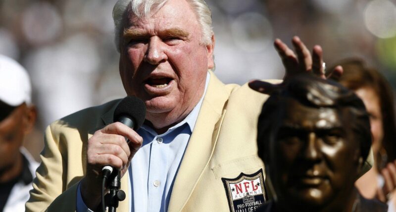 Celebrity Net Worth logo