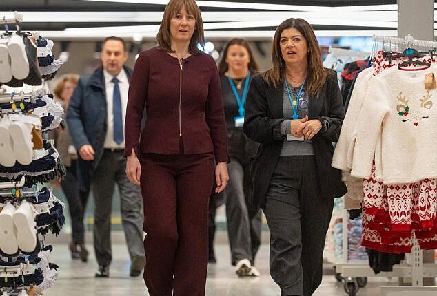 Rachel Reeves announced the increase in the minimum wage at Primark in central London