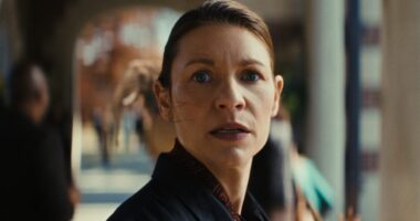 THE BEAST IN ME. Claire Danes as Aggie Wiggs in Episode 103 of The Beast in Me. Cr. Courtesy of Netflix © 2025