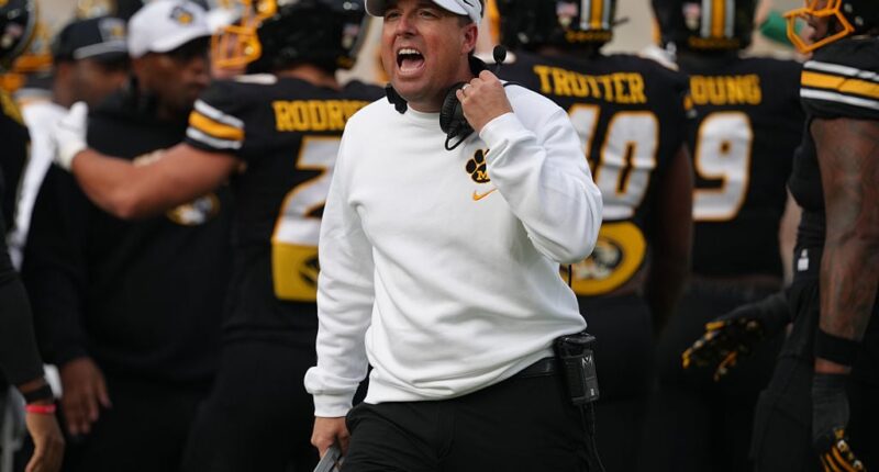 Celebrity Net Worth logo