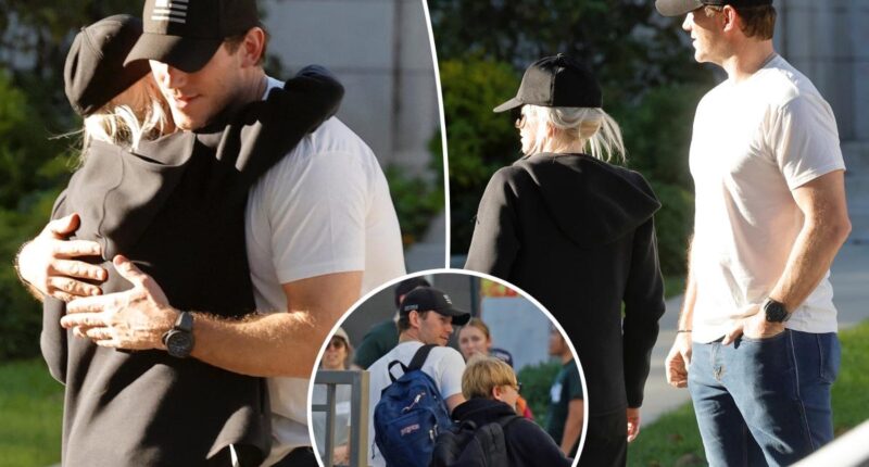 Exes Chris Pratt and Anna Faris share a hug on Thanksgiving